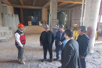 روند ساخت بیمارستان نیایش خرم آباد مثبت ارزیابی شد 