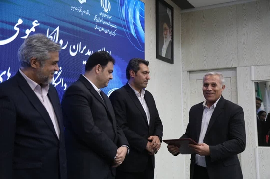 تجلیل وزارت بهداشت از مدیر روابط عمومی دانشگاه 